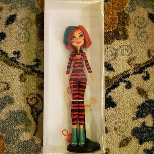 MONSTER HIGH DOLL